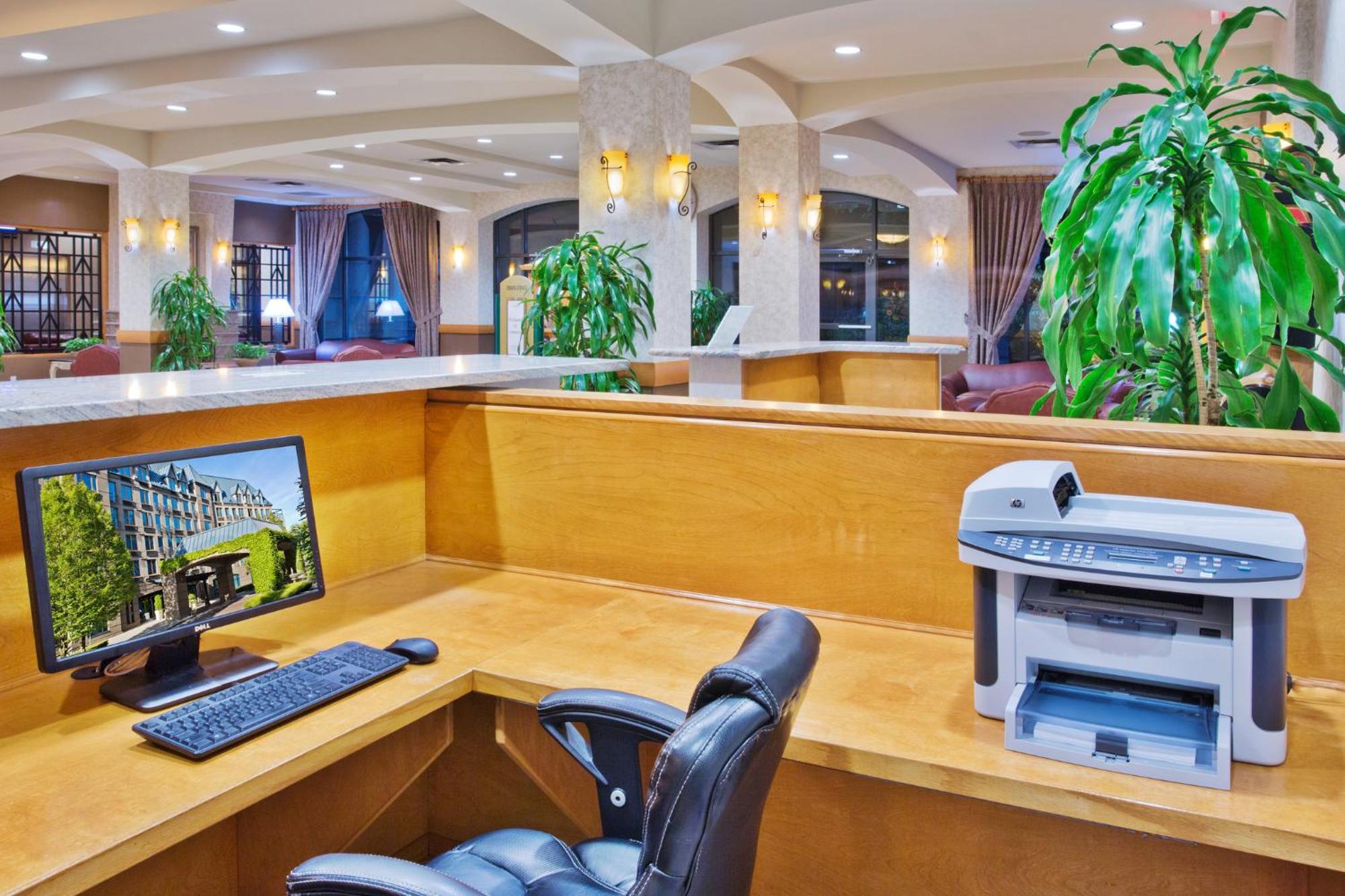 Holiday Inn & Suites North Vancouver By Ihg Exterior photo