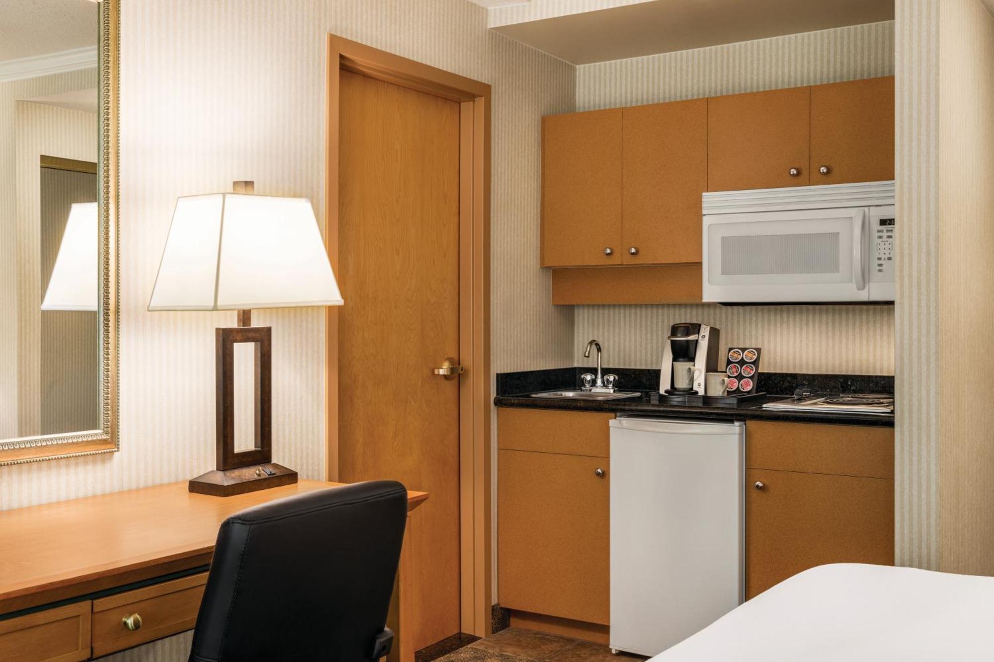 Holiday Inn & Suites North Vancouver By Ihg Exterior photo
