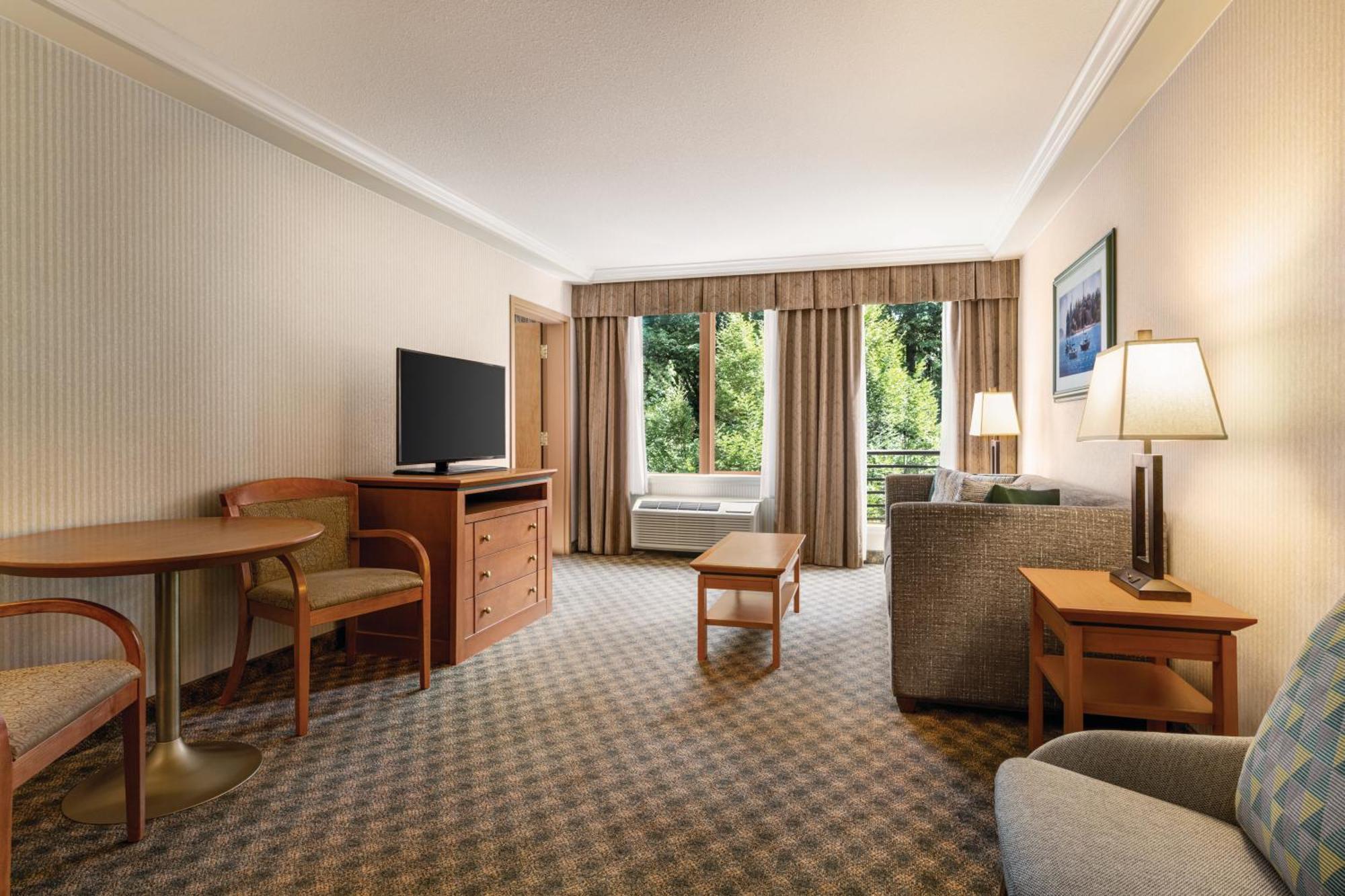 Holiday Inn & Suites North Vancouver By Ihg Exterior photo