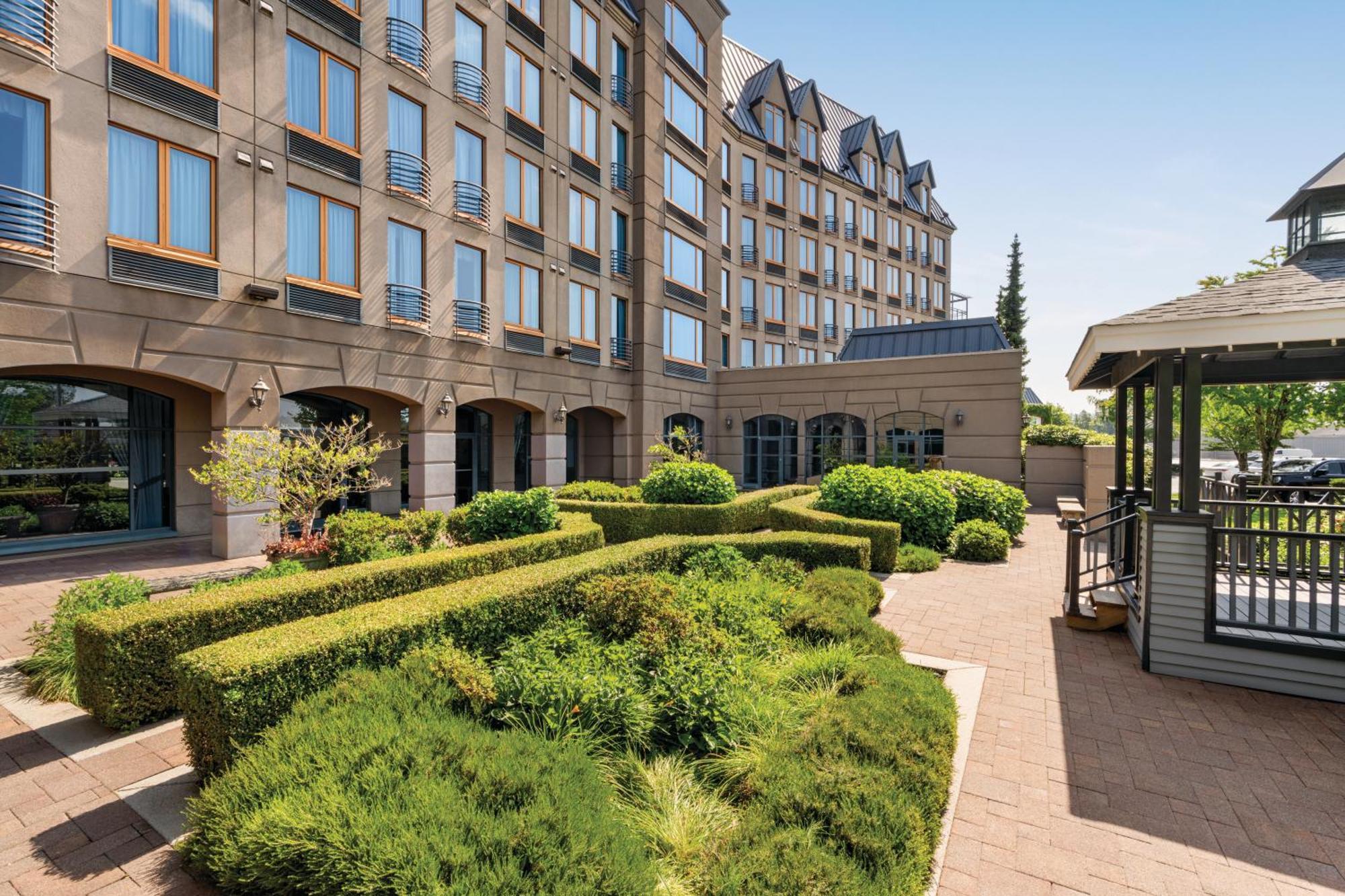 Holiday Inn & Suites North Vancouver By Ihg Exterior photo