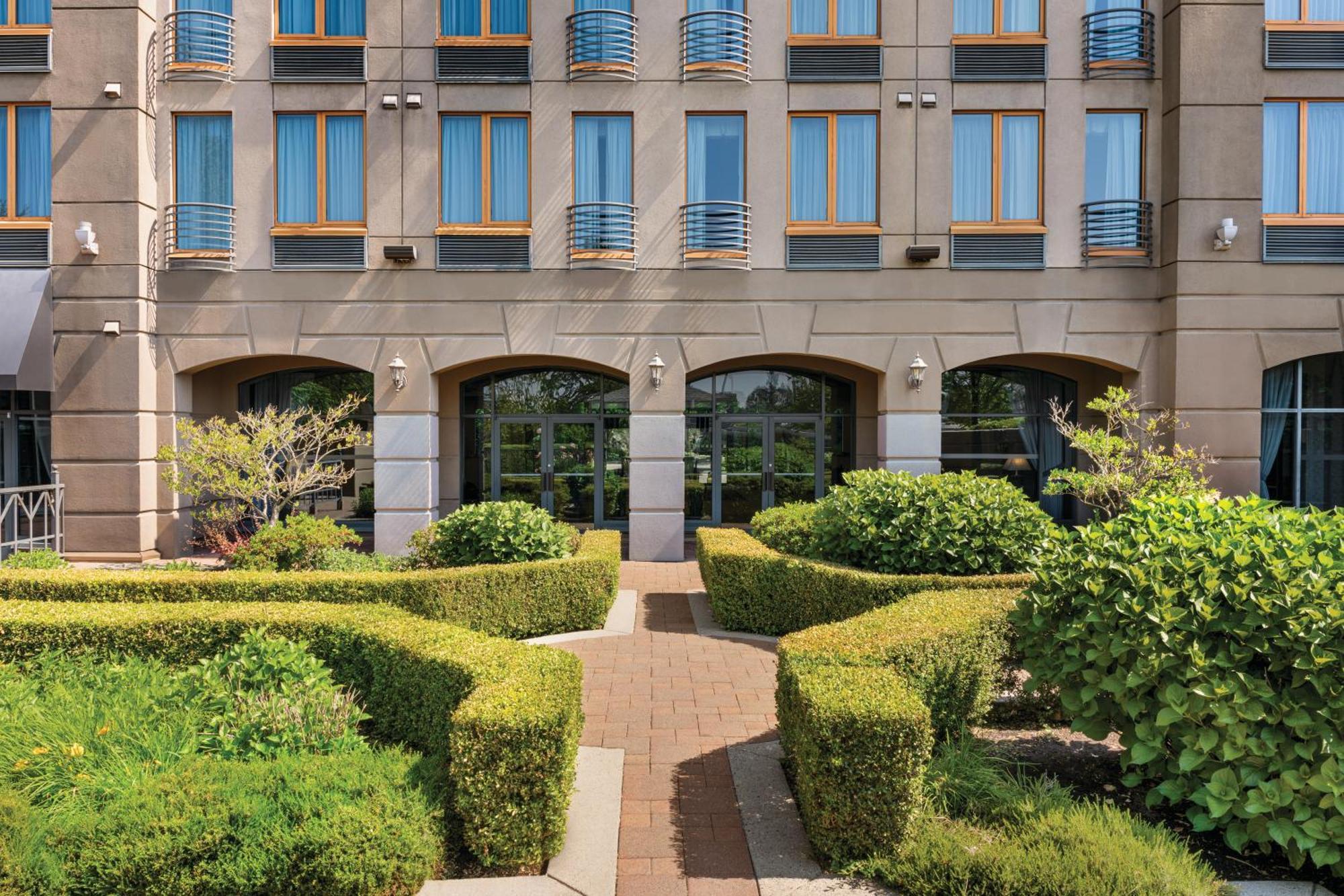 Holiday Inn & Suites North Vancouver By Ihg Exterior photo
