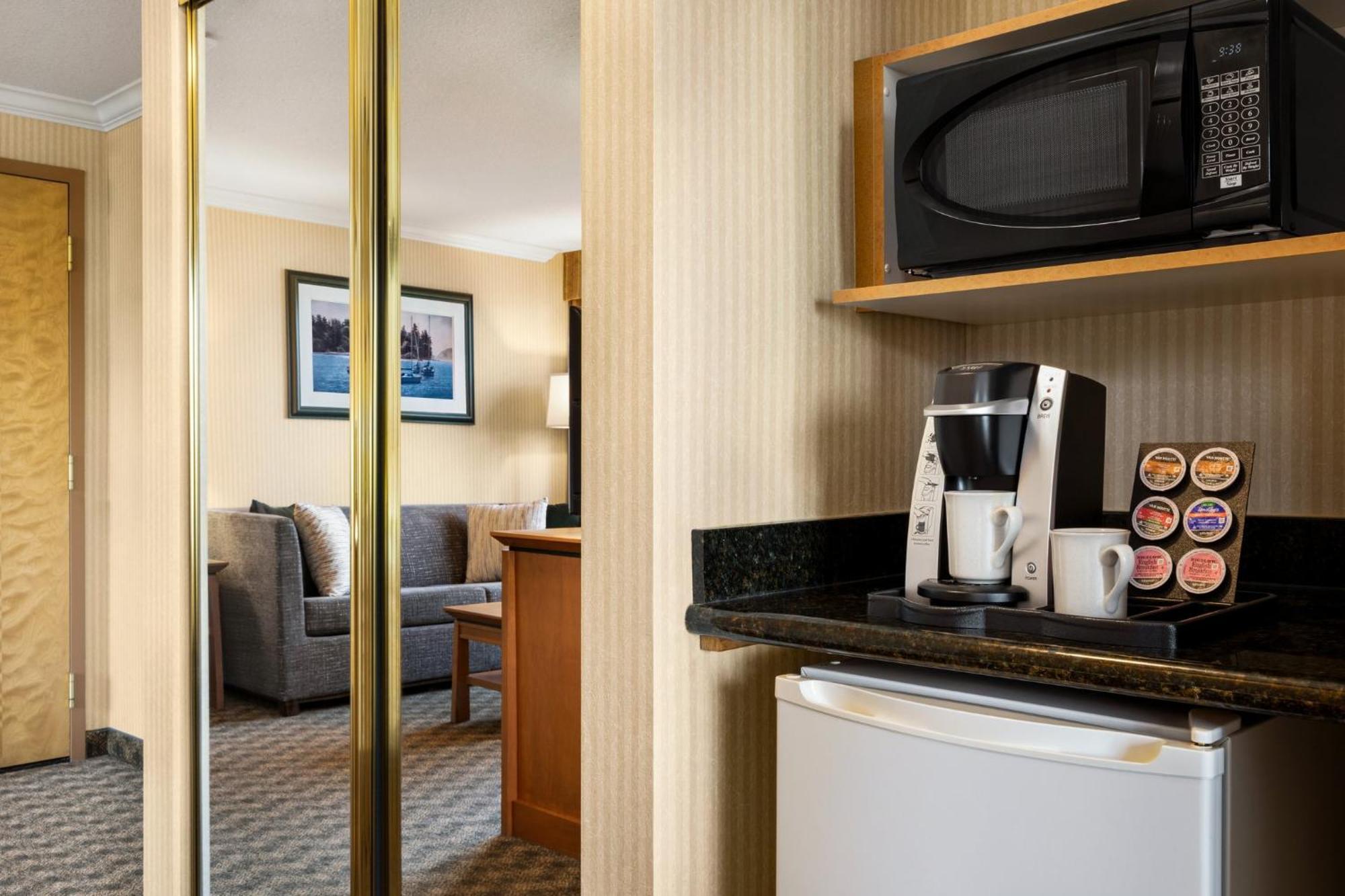 Holiday Inn & Suites North Vancouver By Ihg Exterior photo