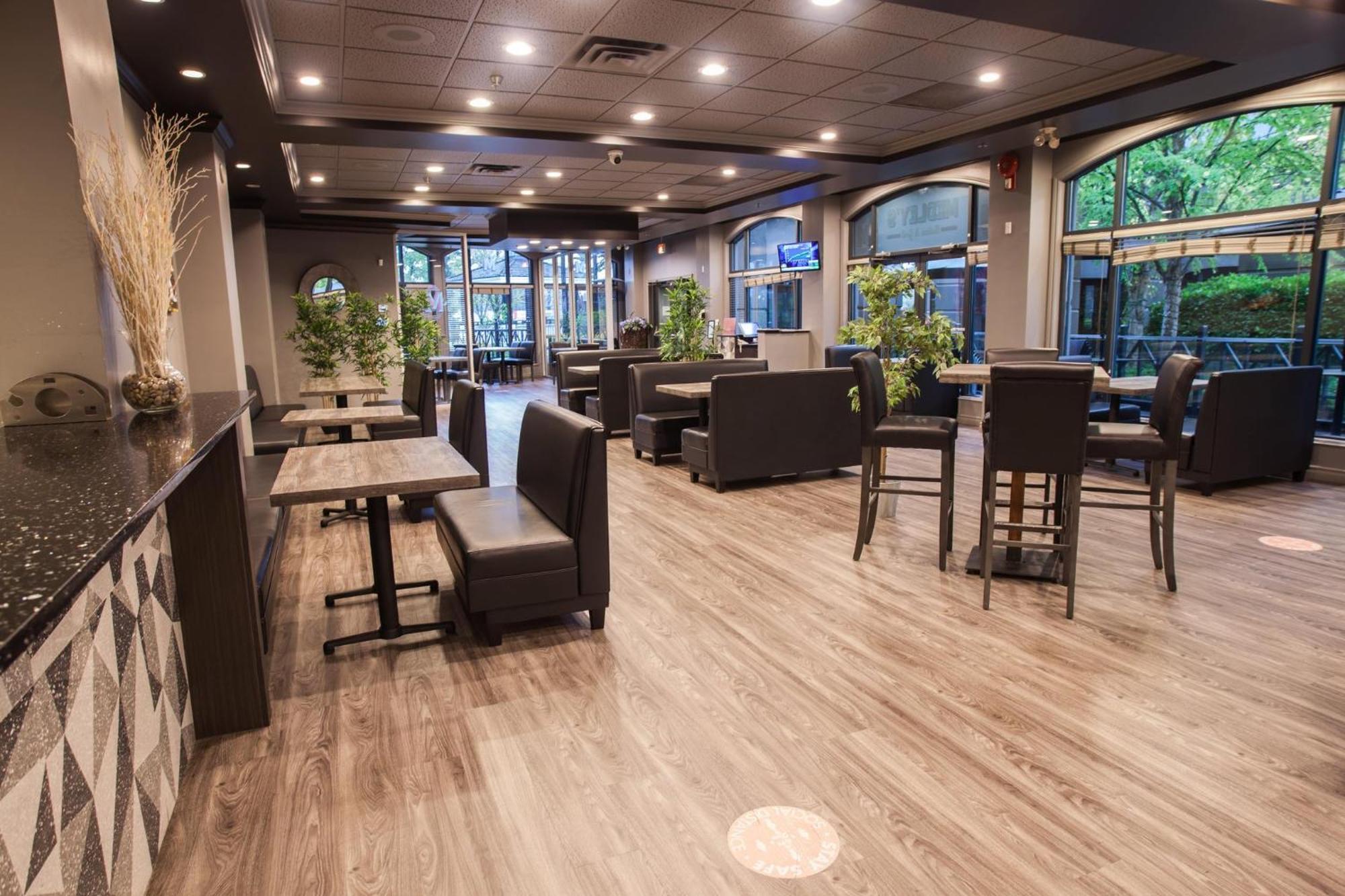 Holiday Inn & Suites North Vancouver By Ihg Exterior photo