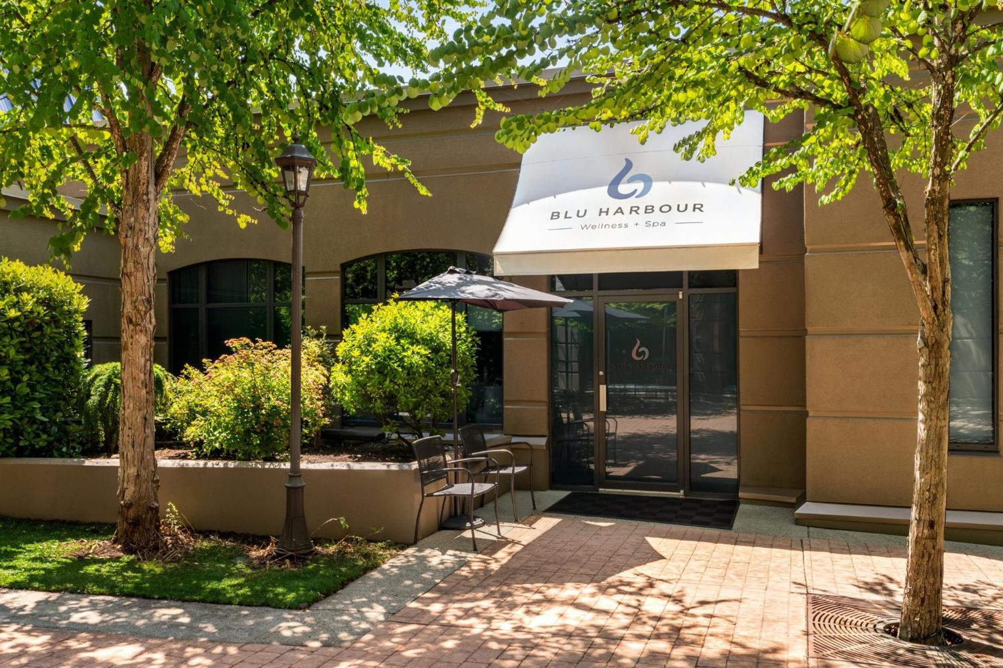 Holiday Inn & Suites North Vancouver By Ihg Exterior photo