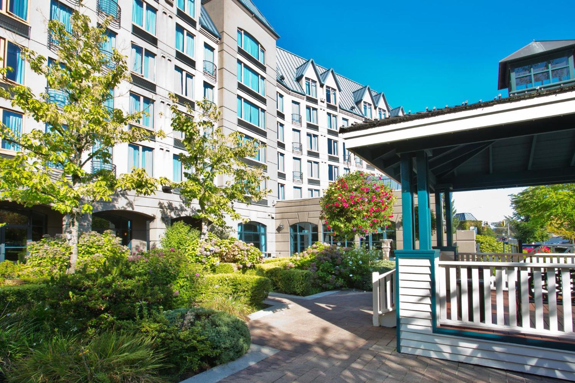 Holiday Inn & Suites North Vancouver By Ihg Exterior photo