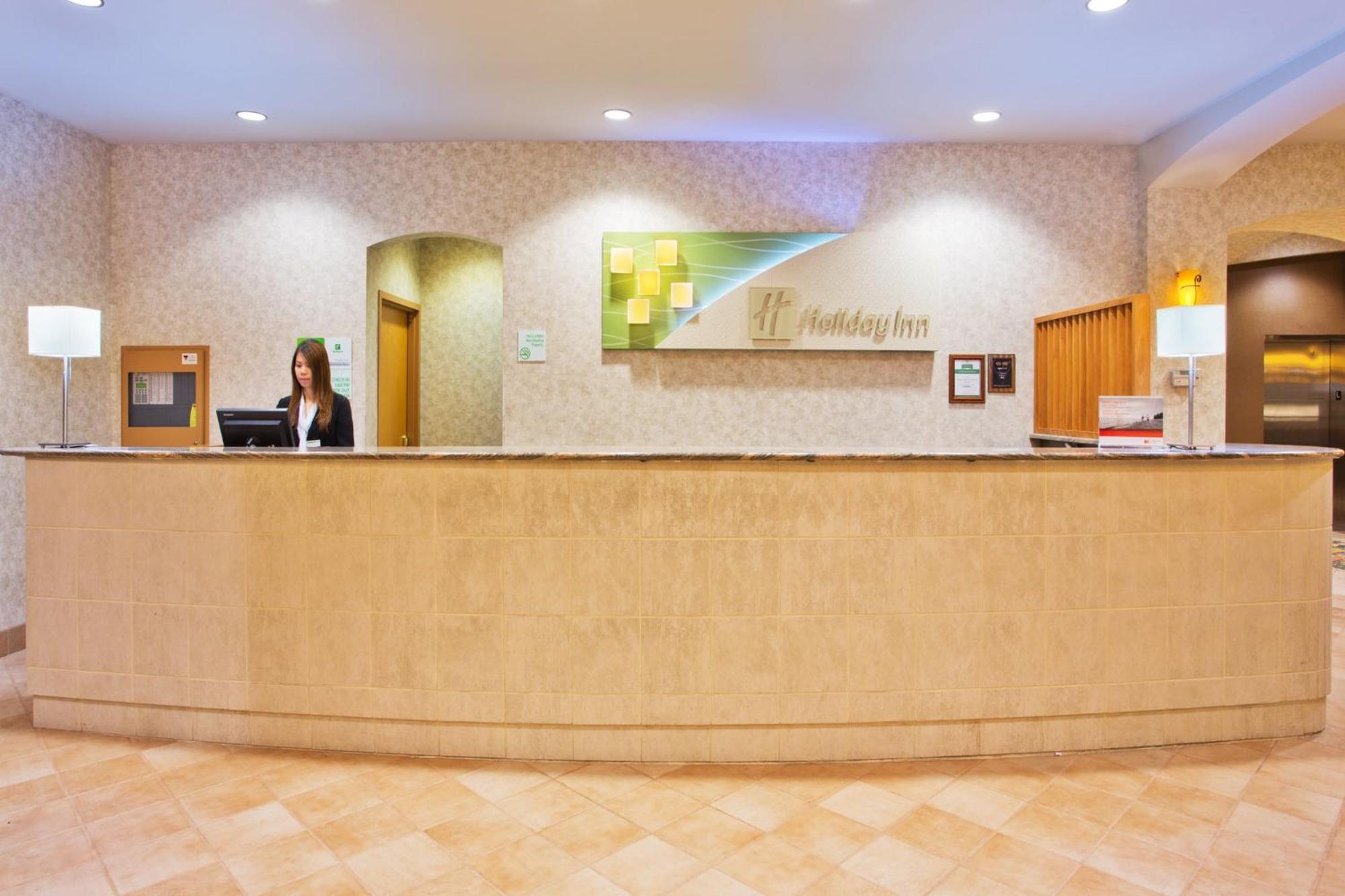 Holiday Inn & Suites North Vancouver By Ihg Exterior photo