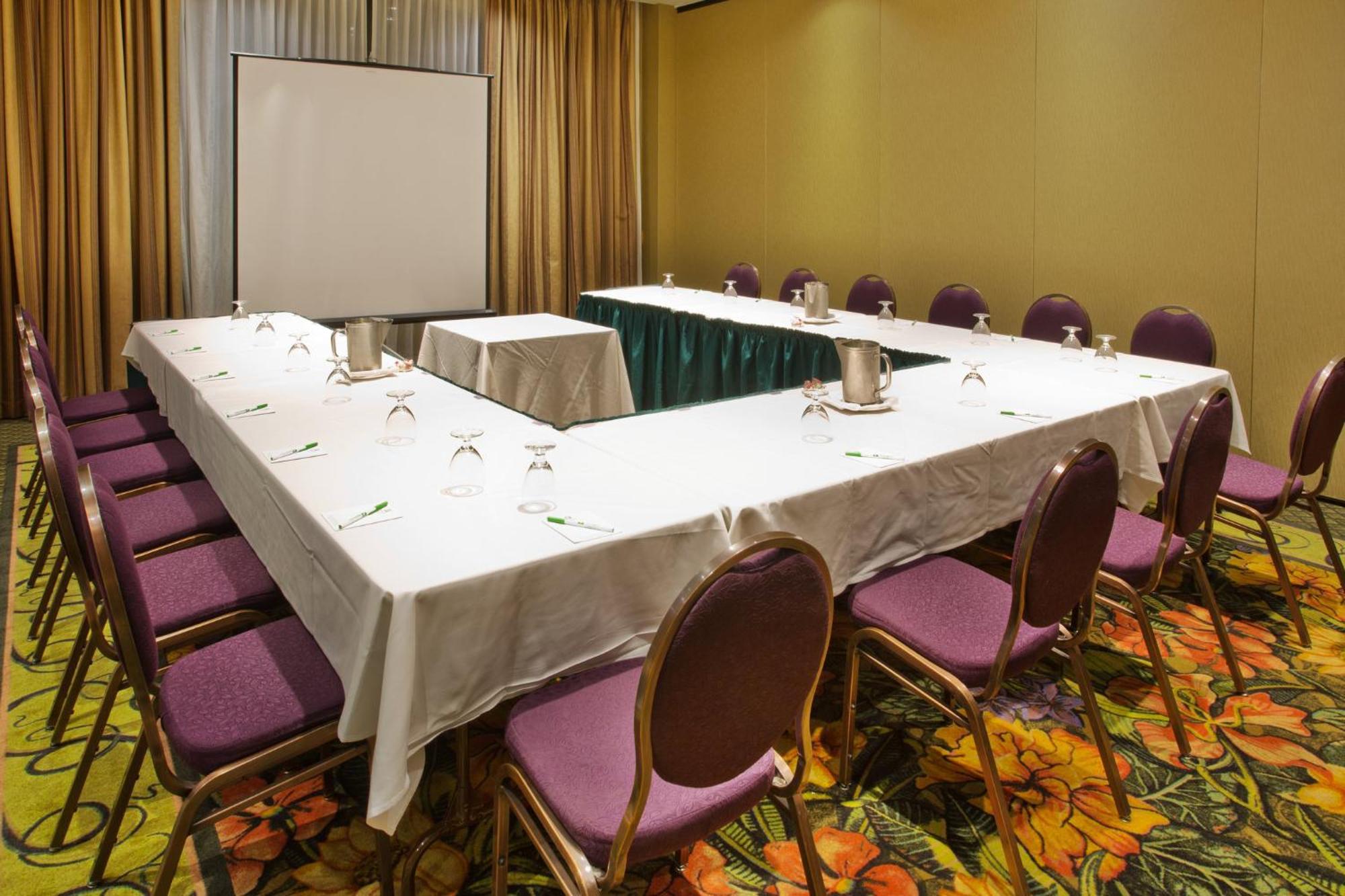 Holiday Inn & Suites North Vancouver By Ihg Exterior photo