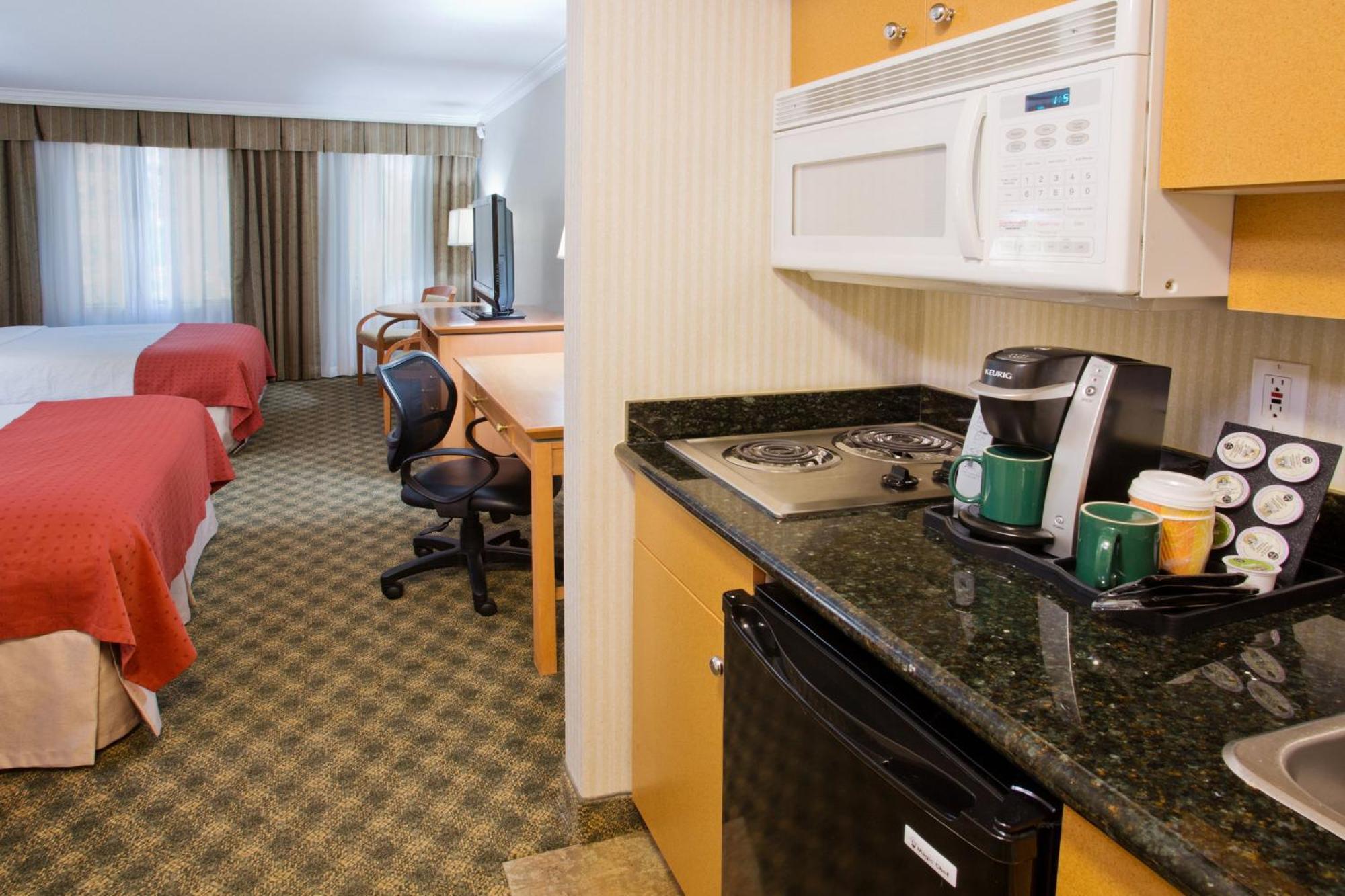 Holiday Inn & Suites North Vancouver By Ihg Exterior photo