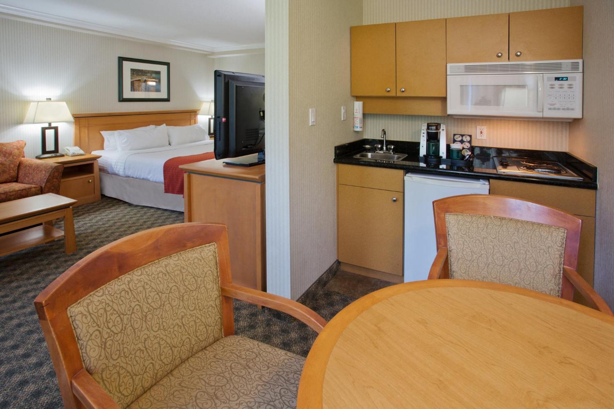 Holiday Inn & Suites North Vancouver By Ihg Exterior photo